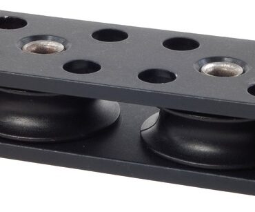 In alluminio anodizzato duro a spessore + PTFE con pulegge in delrin.