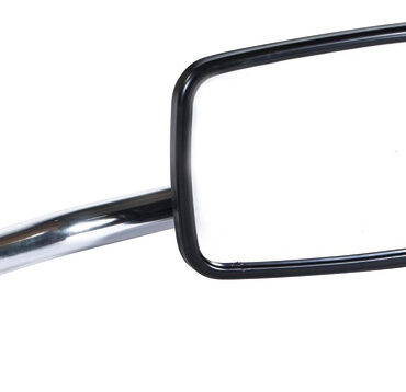 Specchietto di grandi dimensioni per vedere perfettamente lo sciatore, con staffa in alluminio e sgancio rapido senza attrezzi. Montaggio su tutti i tubi da Ø 41 a 64 mm.