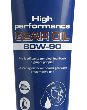 Olio lubrificante per piedi fuoribordo e gruppi poppieri. Confezionato in tubo di plastica con apposito bocchello di riempimento, protegge gli ingranaggi contro usura, ruggine e corrosione.