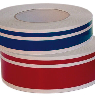 Dotata di un particolare collante permanente, che una volta aderito allo scafo, secca rendendo la fascia né più né meno equivalente ad una verniciatura.L’applicazione é facilissima, tramite la sopra-carta autoallineante.In pochi minuti farete perfettamente un lavoro che usualmente richiede ore.