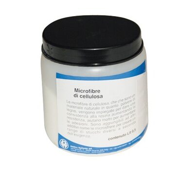 Le microfibre di cellulosa, che sono un materiale naturale in quanto polvere di legno, vengono impiegate per dare una consistenza alla resina aumentando la resistenza, aiutano molto per aumentare le adesioni. Sono aggiungibili ad altri additivi come le microsfrere per creare un range di stucchi diversi a seconda dell'esigenza.