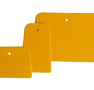 Set composto da 3 spatole Flex in materiale sintetico, extra flessibili e per spalmare qualunque materiale anche su superfici curve ed irregolari. Resistenti ai solventi e di peso contenuto, queste spatole grazie al materiale di cui sono composte non rigano le superfici con cui vengono a contatto.