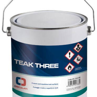 Protegge e nutre le superfici in teak. Protettivo resistente UV per legno, incolore. Non danneggia i comenti. A base totalmente naturale, non contiene silicone e quindi lascia traspirare il legno, nutrendolo ed allo stesso tempo rallentando la penetrazione dello sporco. Utilizzabile anche su teak trattati con protettivi di altre marche. Per un corretto utilizzo, abbinare con Teak One e Teak Two.