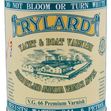 Vernice trasparente per legno oleofenolica, modificata di massima qualità con filtri U.V.Unisce ottime doti di elasticità e tenuta nel tempo ad una notevole e persistente lucidità.VG 66 Premium protegge in maniera duratura le imbarcazioni ed il legno esposto alle intemperie, al sole ed agli sbalzi termici. Su legno nuovo, o riportato a nuovo, applicare 2 mani di VG 66 Premium diluita in acquaragia in ragione di 1/1.Far seguire 5/6 mani o più di prodotto puro, a distanza di almeno 24 ore tra loro.Una lieve carteggiata è consigliata prima dell’applicazione della mano finale. Non applicare su legno umido o in giornate piovose.