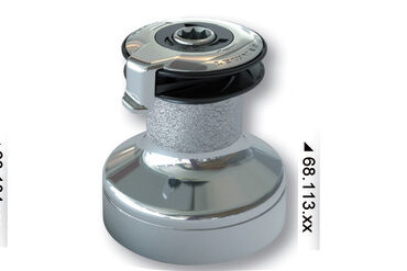 Gamma di winch, sviluppata sull'esperienza e sugli ottimi risultati ottenuti con la precedente serie Ocean. Una serie di piccole migliorie che hanno permesso di offrire un winch di dimensioni minori a parità di potenza, con il già noto eccellente grip e senza risparmiare sui materiali. Installabile con perni passanti o prigionieri. Motorizzabile elettrico e/o idraulico. Garanzia 7 anni.