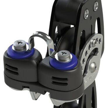 Una gamma di bozzelli dalle elevate prestazioni in termini di carico e scorrevolezza, che ha ottenuto numerosi riconoscimenti in fase di presentazione. Le guance in alluminio assicurano una distribuzione dei carichi ottimale tra puleggia e attacco, guidano perfettamente la cima quando il carico non è in asse ed anche quando la cima lavora con angoli non corretti. Rispetto ai prodotti sul mercato, a parità di diametro, hanno una resistenza al carico molto superiore. La puleggia scorre su boccola e sfere in Torlon.