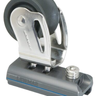 Adatti per rotaie a T da 32 mm, scorrono su pattini e sono dotati di fermo.