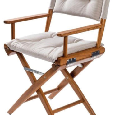 Con lavorazione accuratissima e ferramenta in acciaio inox.