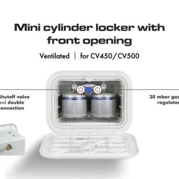 Il gavone è dotato di un regolatore gas da 30 mbar, rubinetto di chiusura flusso e doppio attacco per alloggiare due bombole con valvola avvitabile (EN417) max 500 gr.Può contenere bombole tipo CV450 o CV500 di dimensione massima diametro 120 mm ed altezza 130 mm (modello consigliato Cadac/Dometic CA500-N).Completo di raccordo orientabile per tubo gas da 8 mm in accordo alla ISO 10239.Sportello con guarnizione interrotta per la ventilazione.