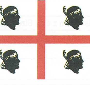 In stamina di poliestere, stampate a tinte indelebili.