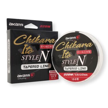 Filo conico AKAMI CHIKARA TAPERED LINE MULTICOLOR combina tecnologia Giapponese avanzata con prestazioni eccellenti. Grazie alla bassa elasticità (low stretch), offre un controllo superiore, mentre la resistenza all’abrasione e l’elevata tenuta al nodo garantiscono affidabilità anche in condizioni difficili. Senza memoria, assicura una gestione fluida e senza attorcigliamenti. Il design multicolore migliora la visibilità in pesca, rendendolo ideale per affrontare ogni sfida con precisione e sicurezza.