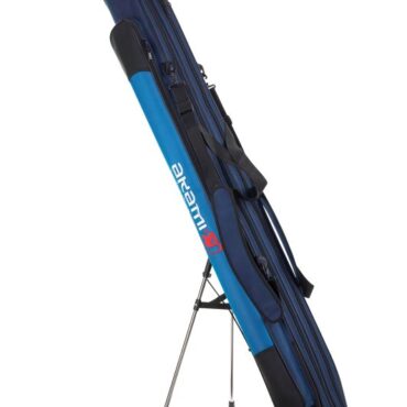 Fodero portacanne con doppio vano, progettato per il surfcasting, realizzato con anima in platsica posizionata all’interno della fodera in cordura e cerniere extra YKK Giappone. Munitio di tasche esterne con chiusure in velcro, tracolle imbottite regolabili e treppiede rinforzato. Ideale per il trasporto di 2 canne da surfcasting.