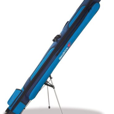 Fodero portacanne con un vano, progettato per il surfcasting, realizzato con anima in platsica posizionata all’interno della fodera in cordura e cerniere extra YKK Giappone. Munitio di tasche esterne con chiusure in velcro, tracolle imbottite regolabili e treppiede rinforzato. Ideale per il trasporto di 1 canne da surfcasting.