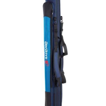 Fodero portacanne con doppio vano, progettato per il surfcasting, realizzato con anima in platsica posizionata all’interno della fodera in cordura e cerniere extra YKK Giappone. Munitio di tasche esterne con chiusure in velcro e tracolle imbottite regolabili. Ideale per il trasporto di 2 canne da surfcasting.