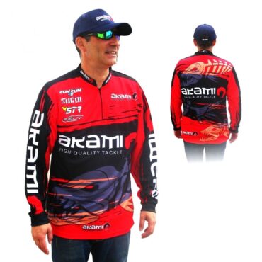 La maglia AKAMI PREDATOR è realizzata in un tessuto leggero e traspirante che la rende ideale per gli sport all'aria aperta, come nel caso della pesca sportiva, questa maglia è molto confortevole, ideale sia in inverno che in estate; la sua manica lunga gli offre una protezione extra dal sole.
