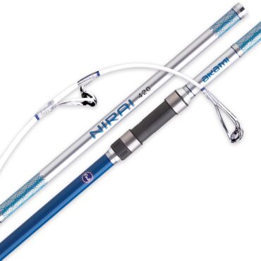 Akami Nirai progettata per la pesca a surfcasting, presenta una struttura estremamente robusta e resistente, realizzata in High Modular Carbon ed una cima ibrida all’avanguardia trattata con vernice fluorescente. Design semplice ed elegante esaltato dal processo di veniciatura giapponese. Dotato di anelli Fuji Low Rider e placca porta mulinello Fuji DPS.