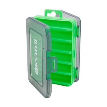 Scatola AKAMI PORTA ARTIFICIALE LB, ideale per pescatori esigenti. Realizzata in termopolimero ad alta intensità, offre resistenza e durabilità superiori anche nelle condizioni più estreme. Il design innovativo consente l’apertura su entrambi i lati per un accesso rapido alle esche. Compatta e pratica, perfetta per trasportare totanare e minnow, mantiene le esche organizzate e pronte all’uso. Disponibile in due varianti, con 12 e 16 scomparti, unisce efficienza e comodità, migliorando l’esperienza di pesca.