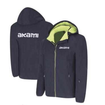 La giacca AKAMI SOFT SHELL SIBERIA realizzata in due strati è perfetta per proteggersi dal freddo e dall'umidità. Grazie alla sua struttura, offre un elevato comfort termico. La zip invertita con effetto sigillato e il protettore per il mento combinato con il tirante impediscono all'acqua e al freddo di entrare. Il cappuccio removibile e le quattro tasche esterne con zip sigillante rendono la giacca versatile e funzionale. La composizione esterna è in poliestere ed elastan, mentre quella interna è in poliestere micropolare extra-caldo. La giacca rappresenta una scelta ideale per affrontare l'inverno con stile e comfort.