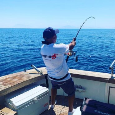 Canna da barca Akami Souya Acid Rods, ideale per la tecnica stand up. Una canna da trolling assemblata con fusto in carbonio ad alto modulo, placca porta mulinello in alluminio forgiato e guide Sea Guide®. Presa comoda e resistente, realizzata in morbida eva. Fusto High Modulus Carbon Puntale ed anelli Sea Guide® placca in alluminio forgiato Impugnatura in Eva, Custodia in dotazione.Puntale ed anelli Sea Guide®Placca in alluminio forgiatoCrociera in alluminioImpugnatura in EvaCustodia in dotazione