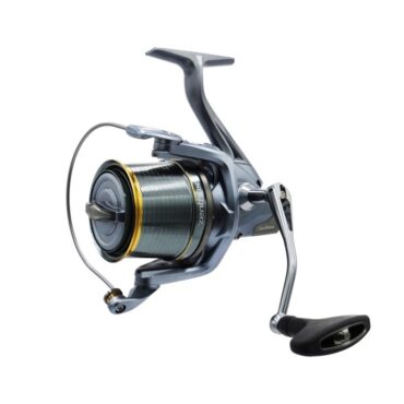 Akami ZENTHOS è un mulinello da surfcasting progettato per offrire lanci lunghi, fluidità meccanica e controllo totale in combattimento. Il sistema di oscillazione lenta SOS assicura una disposizione ottimale del filo, mentre il corpo ultraleggero in grafite garantisce equilibrio e assenza di vibrazioni. La frizione rapida da 18 kg e gli 8 cuscinetti Japan Ball Bearings rendono questo mulinello affidabile e performante anche nelle condizioni più impegnative. Completo di bobine 8000 e 10000, è la soluzione ideale per il pescatore tecnico che cerca versatilità e prestazioni elevate.