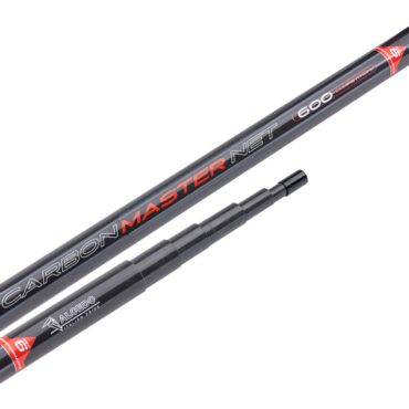 Manico da guadino telescopico in carbonio di alta gamma. Estremamente affidabile, grazie alle nuove fibre di carbonio ad alta resistenza. Ideale per la pesca da moli e scogliere, ma perfetto anche per catture di pesci di grandi dimensioni, sia in acque naturali che artificiali.