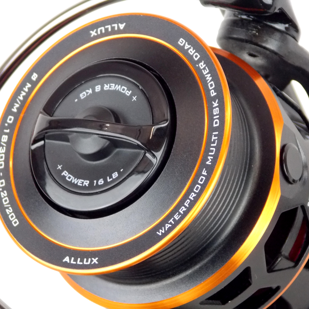 ALCEDO CARBON MATCH ULTRA un eccezionale mulinello con corpo realizzato con matrice in fibra di carbonio è il primo della categoria con queste caratteristiche presente sul mercato Italiano. Questo attrezzo innovativo è consigliato per uso agonistico ai massimi livelli ed è il più leggero mulinello da gara presente sul mercato grazie ai suoi 255 gr. Viene commercializzato con tre diversi rapporti di recupero per spaziare dalla pesca all’inglese in ogni sua categoria al feeder. Made in Korea.