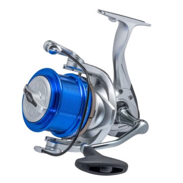 Il mulinello da pesca ALCEDO CARISMA SURF è progettato per il surfcasting, offrendo lanci lunghi e precisi. Realizzato con un corpo in grafite ultraleggera e una bobina in alluminio forgiato a freddo, garantisce prestazioni ottimali. Il freno multidisco in acciaio inossidabile da 10 kg e la bobina aggiuntiva in teflon aumentano la versatilità. La manovella in alluminio con manopola ergonomica e il trattamento anti-corrosione assicurano durata e affidabilità, rendendolo ideale per la pesca in mare.