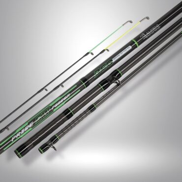 L'Alcedo Pride SW Feeder è la canna da pesca di nuova generazione, progettata per la tecnica Feeder. Con un design accattivante e un resistente fusto in carbonio intrecciato, è ideale per i pescatori competitivi. Fornita con due vettini (leggero e medio) e un manico sdoppiato in EVA per una presa comoda, offre prestazioni affidabili e durature. Adatta per catturare diverse specie di pesce, è la compagna perfetta per avventure di pesca di successo.
