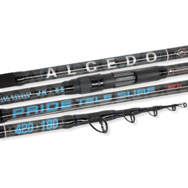 La terza evoluzione della canna da SurfCasting Alcedo Pride Tele Surf rappresenta un autentico capolavoro richiesto in tutta Europa. Caratterizzata da un fusto sottile e 5 sezioni telescopiche integrate con precisione, offre una maneggevolezza incomparabile. Leggera e potente, grazie al telaio in carbonio, garantisce eccellenti prestazioni di lancio. L'impugnatura antiscivolo in eva e l'anellatura serie "K" ottimizzano l'esperienza di pesca, consentendo anche l'uso di trecciati per raggiungere distanze notevoli con minimo sforzo. Un'icona nel mondo del SurfCasting, sinonimo di prestazioni superiori e affidabilità elevata.