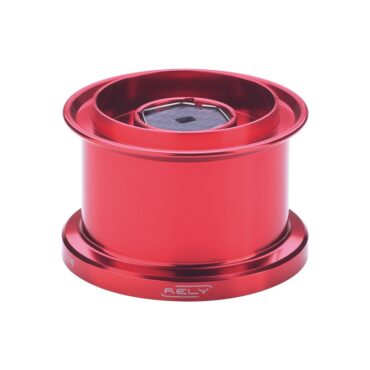 Bobina Medium Cast in alluminio anodizzato di composizione ultra leggera (93gr) compatibile con la gamma Akami: Yonago, Cygnus, Orion, Delphinus e anche con un’altra gamma di mulinelli. Nuovo design conico, ideale per raggiungere lunghe distanze. Freno multidisco in carbonio con kit cricchetto e grilletto frizione incluso. Incorpora anche un foro per inserire la linea. Disponibile in nove colori.