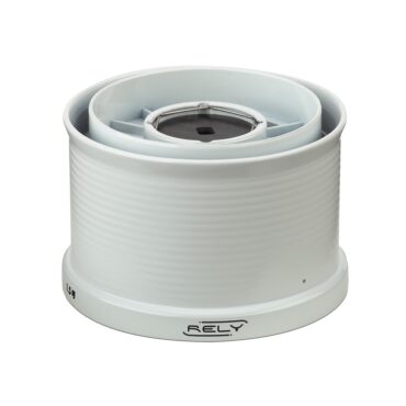 Bobina di ricambio Akami Rely NSC realizzata in naylon Shallow Cast a composizione ultra leggera (76gr) compatibile con la gamma Akami: Yonago, Cygnus, Orion, Delphinus e Kerosai. Anche compatibili con un'altra gamma di mulinelli da surfcasting senza dover cambiare il tappo del freno. Nuovo design, ideale per raggiungere lunghe distanze. Freno multidisco in carbonio e kit galletto frizione. Inoltre incorpora una piccola apertura per inserirmento della lenza. Capacità: Type 1.5 号 0,20 /220 metri. Disponibile in cinque colori.