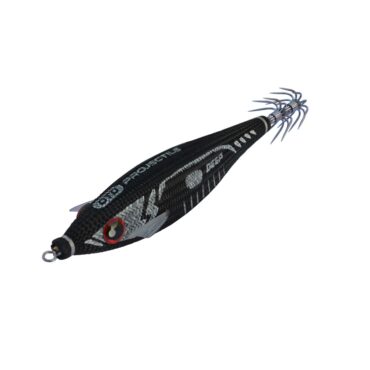 DTD presenta Projectile, egi Full Color per la stagione eging 2024-2025. Disponibile in sei colori e misura 3.0, offre un affondamento più rapido (+20% di peso, 17 g.) e maggiore distanza di lancio (+45%) grazie al MAG SYSTEM. Rivestito in lino grezzo con effetto Red Glow, è robusto e resistente. Le alette in silicone migliorano il movimento realistico, e i cestelli in acciaio garantiscono prestazioni eccellenti. Testato con successo sui cefalopodi nel Mediterraneo.