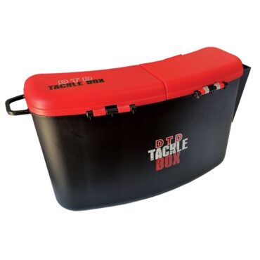 Contenitore porta artificiali DTD Tackle Box Profi di buone dimensioni con cintura. Dotata di sede per pinze o forbici 19 box per gli artificiali e foro di drenaggio per far disperdere l’umidità.