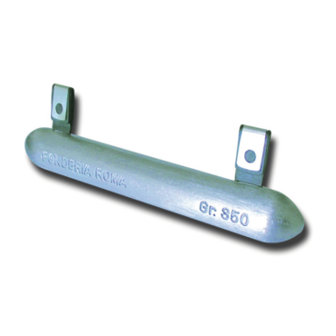 L'AGUA'J, frutto di esperienze e test severissimi viene prodotto in quindici diverse grammature per soddisfare ogni esigenza di pesca, anche quella del trainista più sofisticato. La forma idrodinamica e l'estrema versatilità delle mollette che permettono di posizionare l'AGUA'J in qualunque punto della lenza e su qualsiasi diametro di filo senza il rischio di abrasioni o perdita dello stesso, fanno dell'AGUA'J una zavorra al top nella pesca alla traina. Disponibile in diverse grammature.