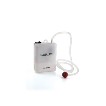 Ossigenatore Sele per secchio porta vivo a doppia velocità, alimentazione a batteria tipo “D”. Pietra e tubo incorporati. Ideale per ossigenare lacqua durante il trasporto dei pesci esca.