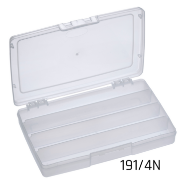 Scatola Porta Minuterie 191/4N in plastica da pesca con misure interne 245 x 165 x 40 mm / 9.64 x 6.48 x 1.57 inch. Colore trasparente. Questa scatola porta minuterie è disponibile in diverse configurazioni: vuota, con 4, 6, 7 o 12 scomparti interni. Materiale: polipropilene.