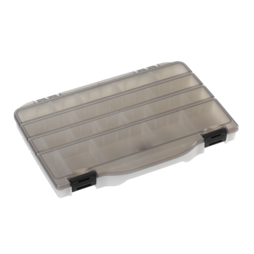 Scatola Porta Minuterie 198 in plastica da pesca con misure interne 276 x 186 x 27 mm / 10.87 x 7.32 x 1.06 inch. Colore del fondo avorio e coperchio fumè. Dotata di sistema di chiusura ad incastro tra fondo e coperchio per impedire il passaggio degli oggetti, questa scatola porta minuterie è disponibile nella configurazione con divisori mobili che conferisce la possibilità di realizzare da 4 a 20 scomparti interni.