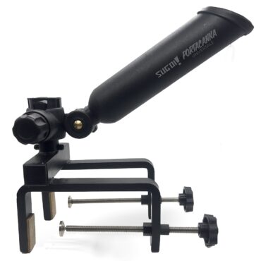 Il Portacanne Universale Regolabile Sugoi è l’accessorio indispensabile per ogni pescatore che desidera praticità e affidabilità in ogni situazione. Realizzato in lega di alluminio anodizzato con inserti in plastica ABS rinforzata, combina leggerezza e resistenza, garantendo una presa stabile e sicura anche in ambienti marini. Il sistema regolabile consente di adattarsi a qualsiasi tipo di canna, offrendo versatilità per la pesca da riva, barca o molo. Un supporto robusto e durevole, pensato per resistere nel tempo e facilitare ogni sessione di pesca.