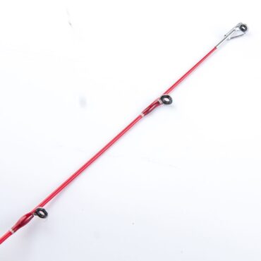 La serie di canne Sky Eging nascono principalmente per la pesca ad eging, alle seppie e ai calamari. Principalmente per l’utilizzo dalla barca questo modello è costruito in 2 pezzi in fenolico, ha un comodissimo manico splittato in eva con portamulinello a vite, gli anelli sono legati. Disponibile in diverse misure che vanno dalla 2.10 alla 2.40m con un azione 20-150gr. Questo modello si adatta anche all’utilizzo per la pesca a bolentino e per la traina estiva super light.Fusto in FiberglassAnelli doppio e monoponteImpugnatura in Eva