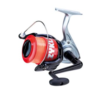 Mulinello studiato per varie tecniche di pesca dalla barca e a fondo da riva. Bobina già imbobinata di ottimo nylon, corpo in polimero ad alta resistenza e tre cuscinetti posti nei punti critici completano la dotazione di questo economico ma affidabile.
» Sistema anti-ritorno infinito» Trattamento Anti-Salsedine» Guidafilo Extra