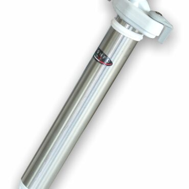 Palo in acciaio inox da inserire nel portacanne della barca. Munito di testa orientabile con vite universale in metallo.

Busta da 1 pezzo.