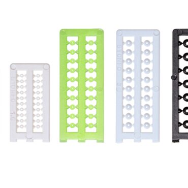 Perline sferiche di alta qualità. Adatte per moltissimi usi e per ogni tipo di pesca. Prodotte in sette differenti misure:

Ø ext. mm 0,8 - 1,2 - 1,6 - 2,2 - 3,0 - 4,0 - 5,0.

Busta da 80 perline, confezione da 10 buste.