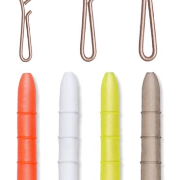 Attacco rapido in acciaio inox di forma molto sottile per agevolarne il passaggio negli anelli della canna. Ideale per il collegamento del trave allo shock leader o del piombo terminale. Fornito con speciali tubetti di forma cilindrica, con spessore sottile ed estremità conica priva di appigli. I vari colori permettono il mimetismo od una perfetta visibilità dell’attacco. I tubetti inoltre hanno dei micro rilievi per agevolarne la presa. Prodotto in tre misure di diversa potenza.

Colori: arancio, bianco, giallo, mimetico grigio-verde.

Busta da 6 pezzi, confezione da 10 buste.