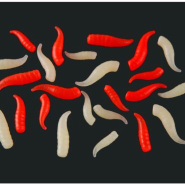 Bigattini artificiali, assortiti in varie misure, forme e colori, possono essere innescati da soli od in combinazione con esche naturali. La loro leggerezza può essere utilizzata per controbilanciare il peso dell’amo. Per aumentarne l’efficacia possono essere aggiunti aromi.

Busta da 24 pezzi, confezione da 10 buste.