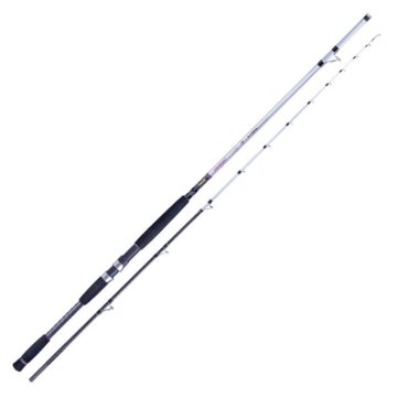 Canna Kerman XTR, appositamente studiata per la pesca dalla barca. Design elegante e raffinato esaltato dalla sua struttura in carbonio con doppia presa in EVA, particolarmente potente riesce a gestire un Max Drag di 3 kg. Kerman XTR è una canna da pesca dedicata per la tecnica a bolentino. Essa è la tipologia di pesca più praticata dai pescasportivi che amano passare del tempo in barca. Stupefacente nella cattura di specie come pagelli, scorfani, orate e grossi saraghi.Fusto in Carbon Anelli doppio e monoponteImpugnatura ergonomica in Eva