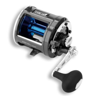 Il mulinello da pesca Sugoi LD 9000 è ideale per la pesca a traina. LD 9000 è robusto ed affidabile, bobina rotante in alluminio e frizione a leva, 7+1 cuscinetti a sfera in acciaio inossidabile che garantiscono una maggiore scorrevolezza. Concepito per affrontare pesci più poderosi e per pescale anche con fili trecciati.